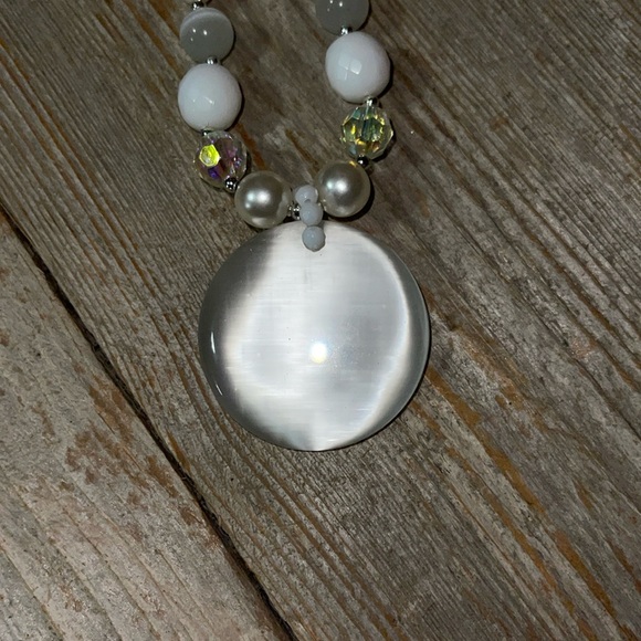 NWT Charming Charlie necklace & earring set white/pearl/crystal beads - Picture 2 of 13